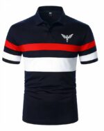 Polo à manches courtes et rayures sur fond blanc.