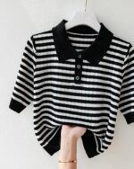 Polo manches courtes rayé bleu et blanc. Col bleu