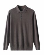 Photo d'un pull polo gris en laine peignée en impression tricot petits losanges ,col polo et boutonnage trois boutons sur un fond blanc