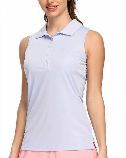 Polo sans manche Bleu clair porté par une femme