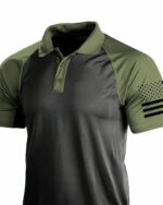 Polo noir et kaki à manches courtes