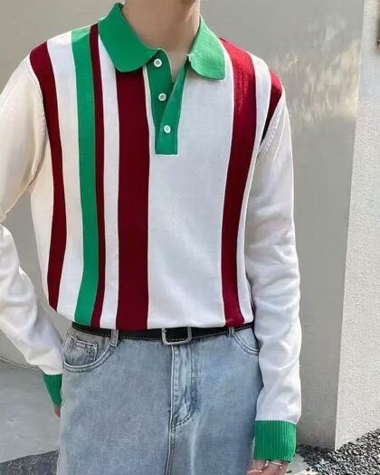 Polo vintage rayé à manches longues porté par un homme avec un jean