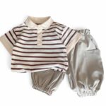 Polo rayé pour bébé rouge et beige et pantalon ample beige