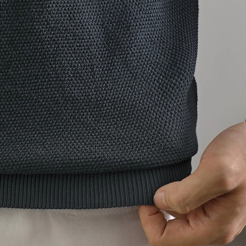 IMG-polo-zippé-slim-tricoté-pour-homme6