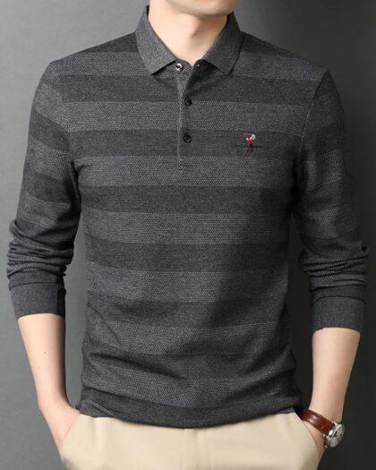 Polo noir pour hommes à rayures sur fond gris